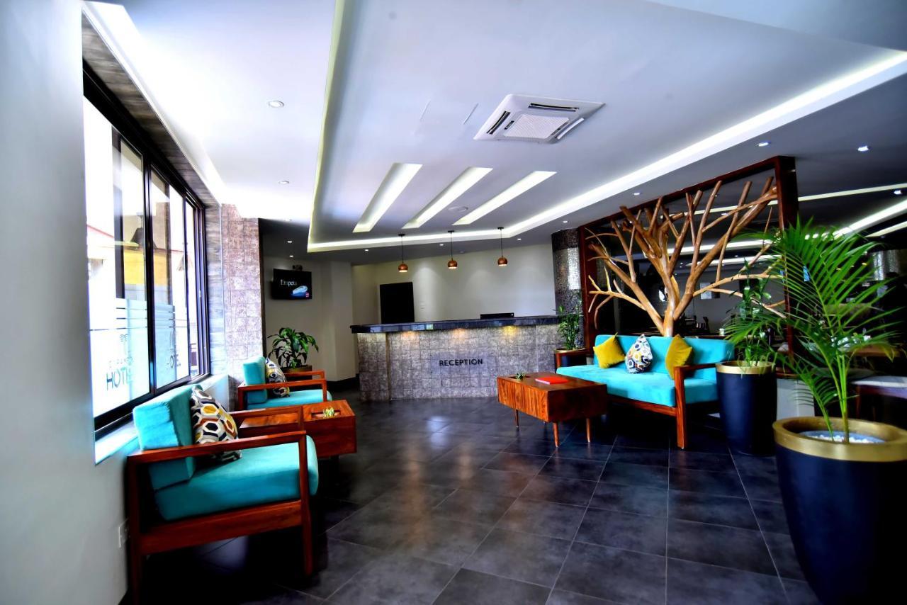 Victoria Mews Hotel Kampala Dış mekan fotoğraf